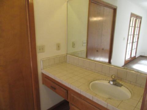 1261 E Ben Franklin Ave, Tulare, CA 93274 photo 14