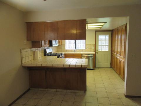 1261 E Ben Franklin Ave, Tulare, CA 93274 photo 4