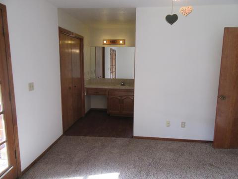 1261 E Ben Franklin Ave, Tulare, CA 93274 photo 12
