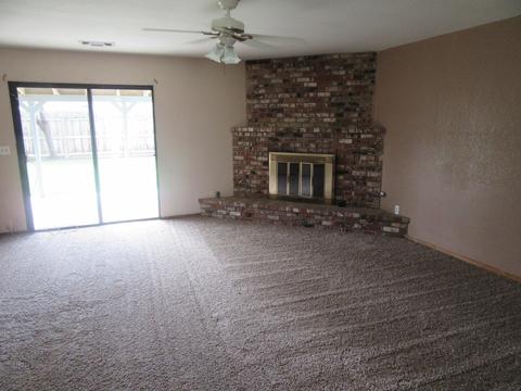 1261 E Ben Franklin Ave, Tulare, CA 93274 photo 2