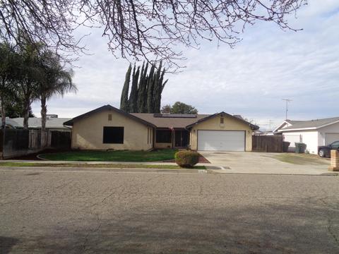 951 S Kazarian St, Tulare, CA 93274