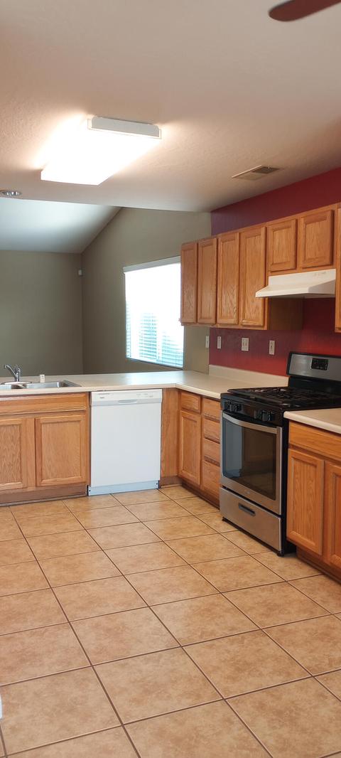 2416 E Chestnut Ct, Visalia, CA 93292 photo 14