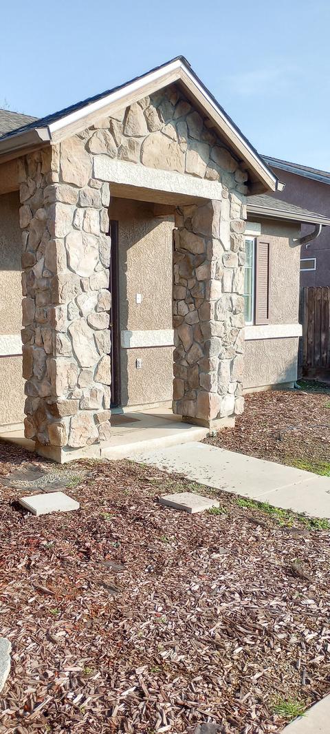 2416 E Chestnut Ct, Visalia, CA 93292 photo 3