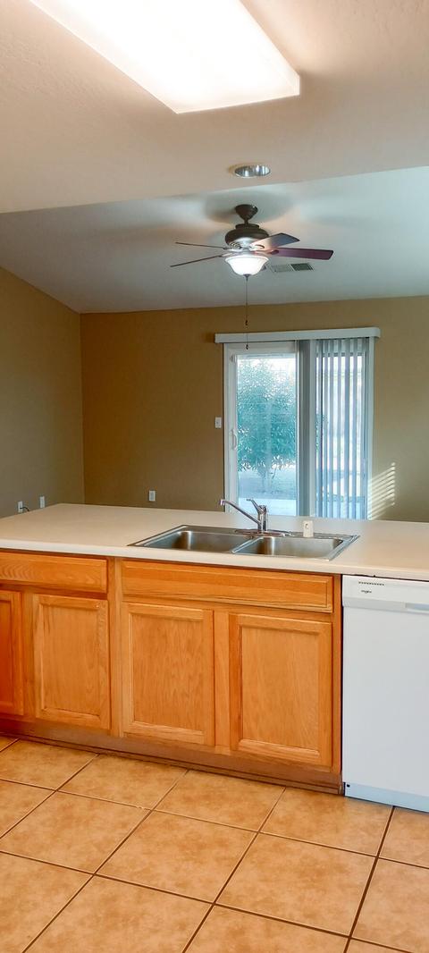 2416 E Chestnut Ct, Visalia, CA 93292 photo 17