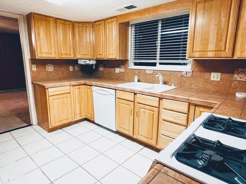 1905 E Alpine Ave, Tulare, CA 93274 photo 9