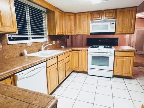 1905 E Alpine Ave, Tulare, CA 93274 photo 10