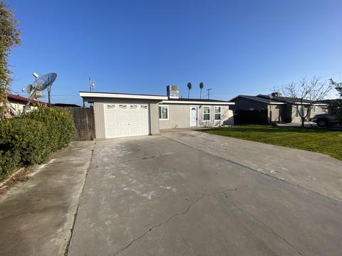 1971 E Olive Way, Dinuba, CA 93618 photo 2
