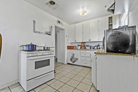 806 E Cameron St, Hanford, CA 93230 photo 8