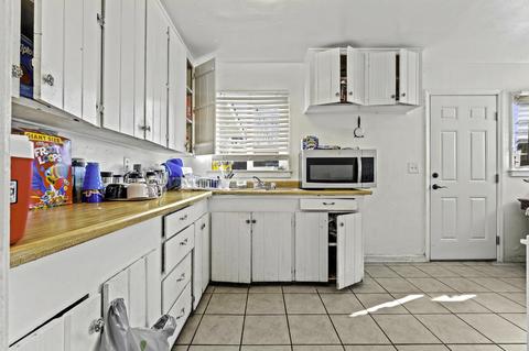 806 E Cameron St, Hanford, CA 93230 photo 9