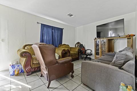 806 E Cameron St, Hanford, CA 93230 photo 5