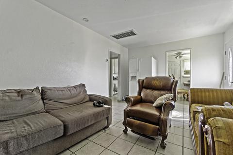 806 E Cameron St, Hanford, CA 93230 photo 6