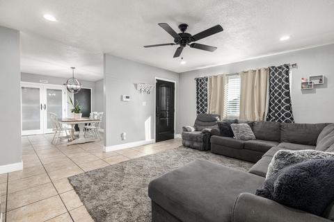 821 N E St, Tulare, CA 93274 photo 3