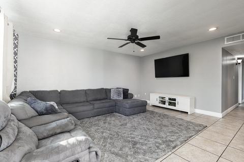 821 N E St, Tulare, CA 93274 photo 2
