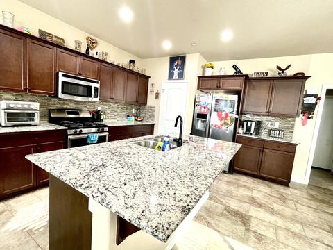 889 Legacy Dr, Lemoore, CA 93245 photo 6
