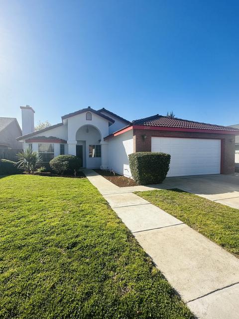 2207 E Kaweah Ct, Visalia, CA 93292 photo 1