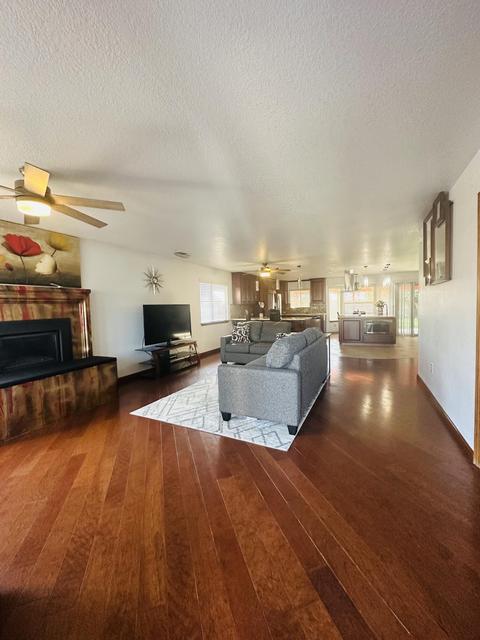2207 E Kaweah Ct, Visalia, CA 93292 photo 6
