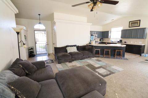 2419 E Oak Ct, Visalia, CA 93292 photo 4