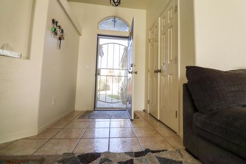 2419 E Oak Ct, Visalia, CA 93292 photo 3