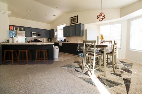 2419 E Oak Ct, Visalia, CA 93292 photo 7