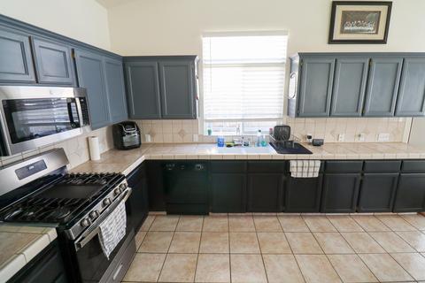 2419 E Oak Ct, Visalia, CA 93292 photo 10