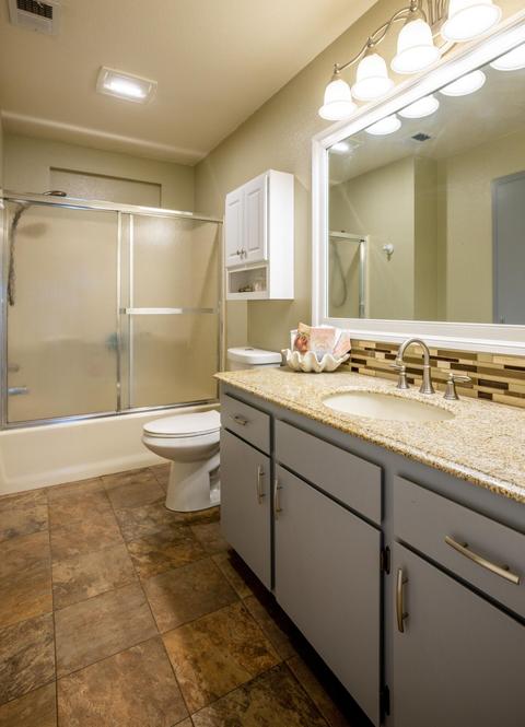 1963 E Valley Forge Ave, Tulare, CA 93274 photo 13
