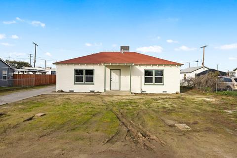 9974 Country Ln, Hanford, CA 93230