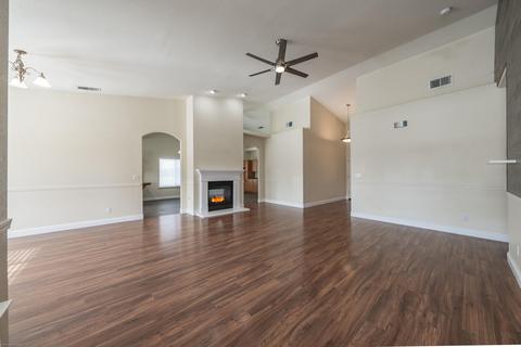 959 Jubilee Ct, Lemoore, CA 93245 photo 7