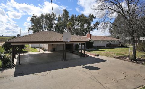 575 E Laguna Ave, Laton, CA 93242 photo 2