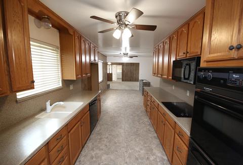 575 E Laguna Ave, Laton, CA 93242 photo 27