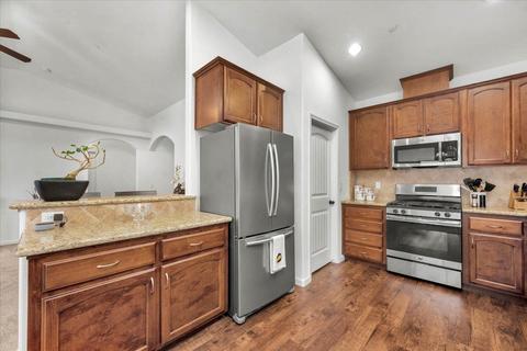 1050 E Vine Ct, Visalia, CA 93292 photo 12