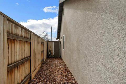 1050 E Vine Ct, Visalia, CA 93292 photo 35