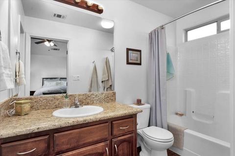 1050 E Vine Ct, Visalia, CA 93292 photo 18