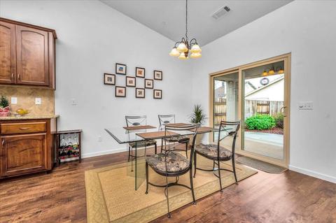 1050 E Vine Ct, Visalia, CA 93292 photo 10