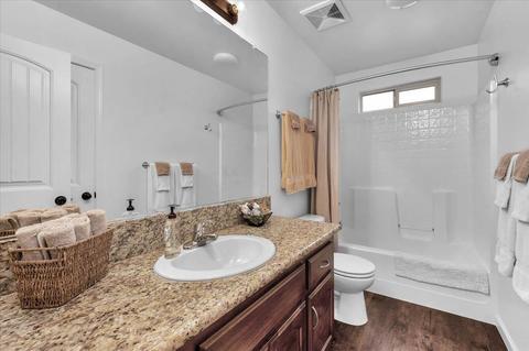 1050 E Vine Ct, Visalia, CA 93292 photo 27
