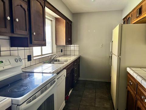 314 Earl Way, Hanford, CA 93230 photo 9