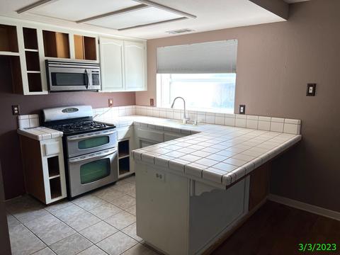 375 E Spring Ln, Lemoore, CA 93245 photo 4