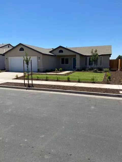 755 W Red Oak Ave N, Porterville, CA 93257