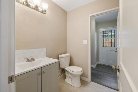 1426 E Sequoia Ave, Tulare, CA 93274 photo 9