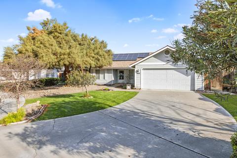 1844 E Parker Ct, Visalia, CA 93292 photo 2