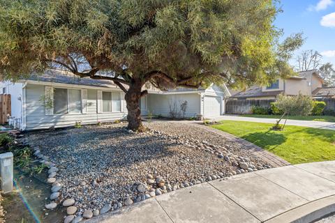 1844 E Parker Ct, Visalia, CA 93292 photo 1