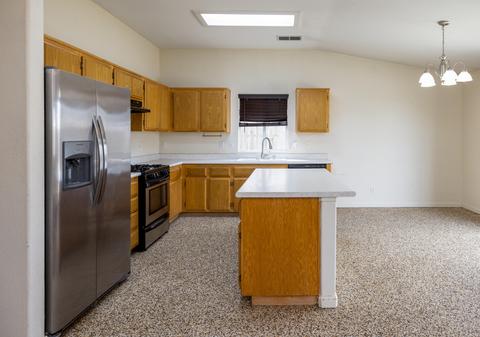 1010 Birch Ave, Corcoran, CA 93212 photo 6