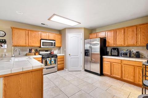 3837 E Hillcrest Ave, Visalia, CA 93292 photo 13