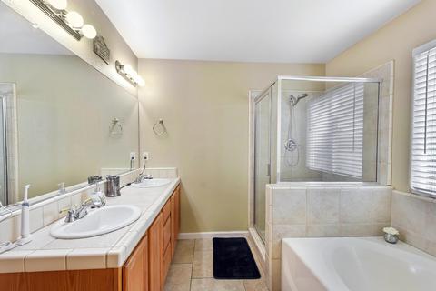3837 E Hillcrest Ave, Visalia, CA 93292 photo 20