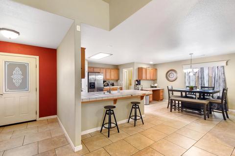 3837 E Hillcrest Ave, Visalia, CA 93292 photo 3