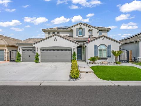 3745 Muscat St, Dinuba, CA 93618