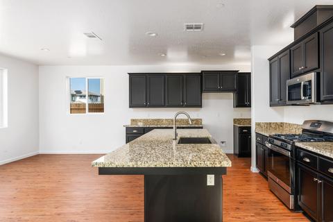 632 S Argyle Ave, Fowler, CA 93625 photo 2