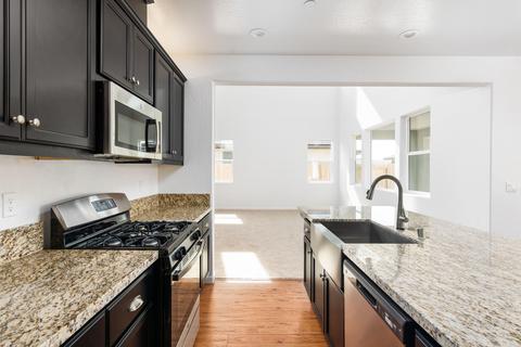 632 S Argyle Ave, Fowler, CA 93625 photo 5