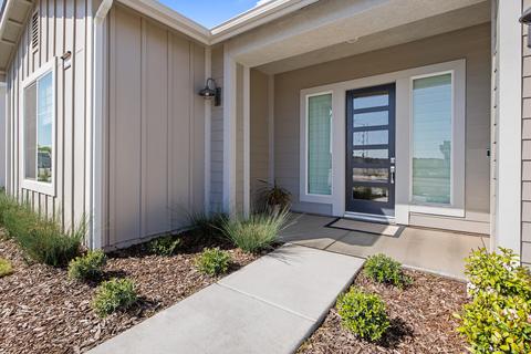 2012 N Mitchell St, Hanford, CA 93230 photo 3