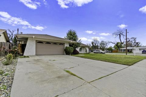 1207 S Emerald Ct, Visalia, CA 93277 photo 2