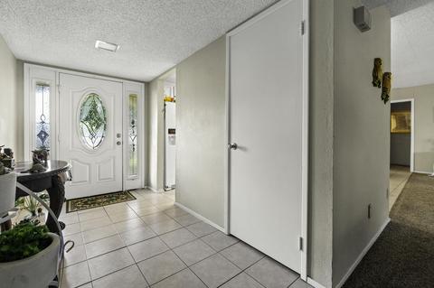 1207 S Emerald Ct, Visalia, CA 93277 photo 3